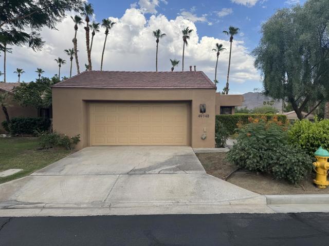 49148 Quercus Lane, Palm Desert CA: https://media.crmls.org/mediaz/6384f5de-ff15-4de5-8a6d-6795445fad1c.jpg