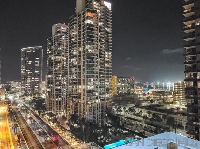 https://media.crmls.org/mediaz/6384fc68-f8e9-4a51-a6b5-4135641571fc.jpg?preset=X-Large
