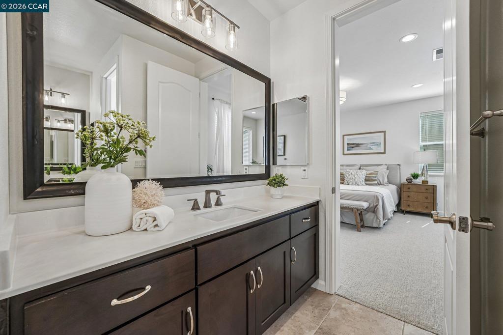 https://media.crmls.org/mediaz/63853001-5192-4e4f-b692-ca5e68b100db.jpg?preset=X-Large