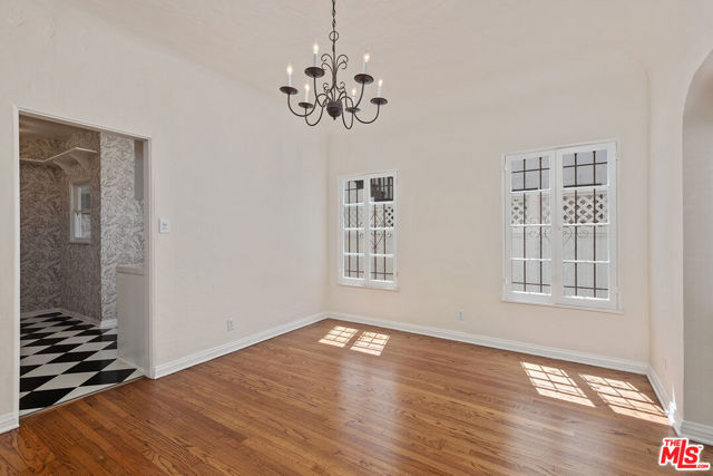 924 S Orange Grove Avenue, Los Angeles CA: https://media.crmls.org/mediaz/6385320c-de94-4226-b42e-50300c1d0a2c.jpg