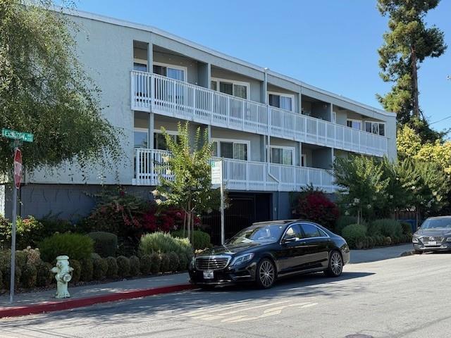 467 Clinton Street, Redwood City CA: https://media.crmls.org/mediaz/6385402b-968e-4674-a36c-b639d03e6ee2.jpg