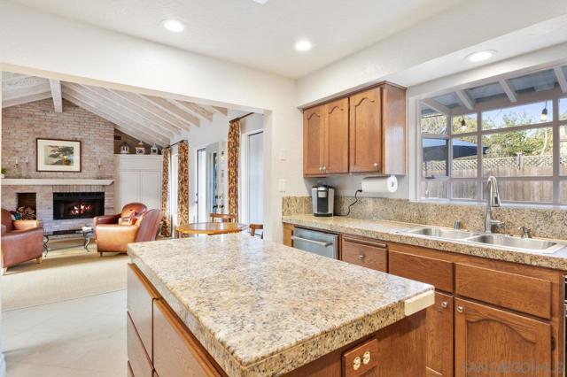 1059 Hymettus Ave, Encinitas CA: https://media.crmls.org/mediaz/63856333-b081-4b81-9caa-08b713640e92.jpg