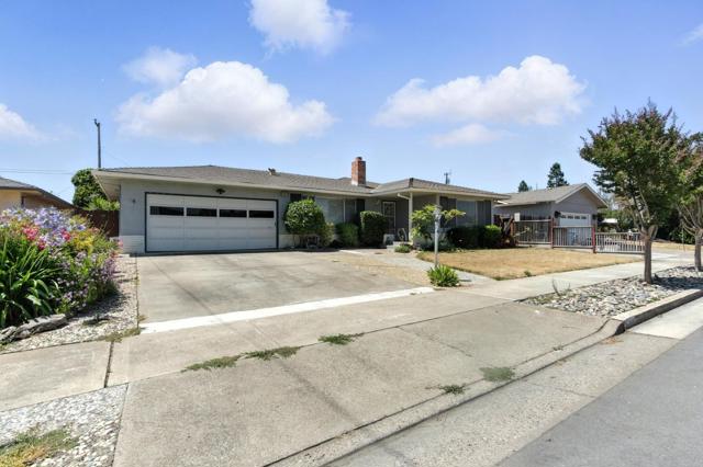 790 Gary Street, Gilroy CA: https://media.crmls.org/mediaz/63857272-4516-4b41-91d1-9fb1ef216b98.jpg