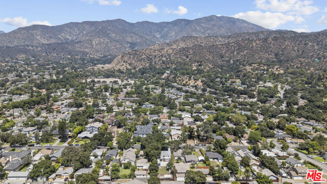 746 Valley View Avenue, Monrovia CA: https://media.crmls.org/mediaz/6385a039-e2dc-4d13-bb87-3104ef8ad4f0.jpg