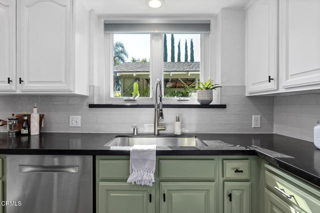 525 N Michillinda Avenue, Pasadena CA: https://media.crmls.org/mediaz/6386c8c8-bb88-4c01-958e-2f9725a94735.jpg