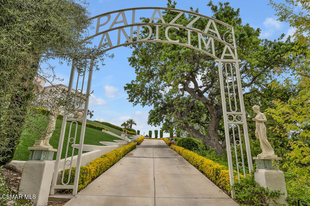 https://media.crmls.org/mediaz/63871a8e-8e7e-4297-ba2e-c2c421488f01.jpg?preset=X-Large