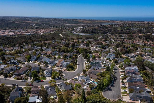 4503 Carnaby, Carlsbad CA: https://media.crmls.org/mediaz/63875521-2851-46fc-b364-bc92d29cc34c.jpg