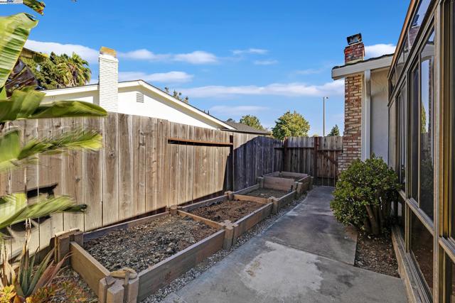 4955 Swindon Pl, Newark CA: https://media.crmls.org/mediaz/63877621-4477-4947-ac88-41535a7e8f58.jpg