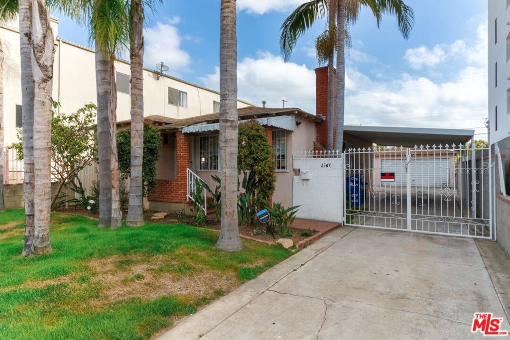 4360 Mclaughlin Avenue — architectural residence