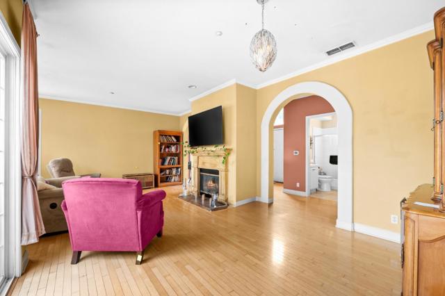 376 Sterling Way, San Rafael CA: https://media.crmls.org/mediaz/63886cba-55d0-44e1-b078-84d511c07841.jpg