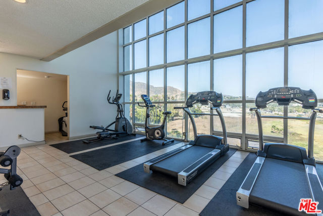 23901 Civic Center Way, Malibu CA: https://media.crmls.org/mediaz/6389b668-6d16-4e38-b04e-e2c4886b6d40.jpg