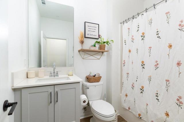 Detail Gallery Image 11 of 27 For 2222 Trevi Cir, Chula Vista,  CA 91913 - 4 Beds | 3 Baths