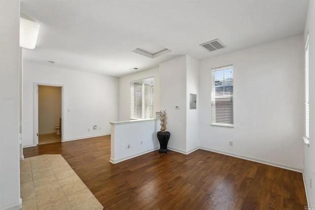 2521 Dakota Avenue, Santa Rosa CA: https://media.crmls.org/mediaz/638a29f7-9a35-4c65-86a0-61fe3596fa73.jpg