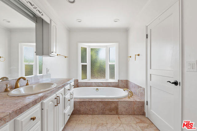 5572 Bradna Drive, Los Angeles CA: https://media.crmls.org/mediaz/638a7aa1-58fe-4ae0-8740-01111e22052c.jpg