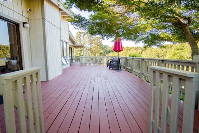 4732 Mira Vista Drive, Castro Valley CA: https://media.crmls.org/mediaz/638afad7-04d4-4659-92c0-31d46e42bcf2.jpg