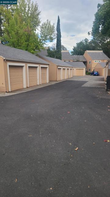 7977 Arcade Lake Ln, Citrus Heights CA: https://media.crmls.org/mediaz/638b033a-a21b-4f18-a573-0e7ab1dfe10e.jpg