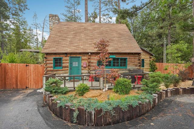 25750 Alderwood, Idyllwild CA: https://media.crmls.org/mediaz/638b3e51-e04c-49c3-8839-374989a6a12d.jpg