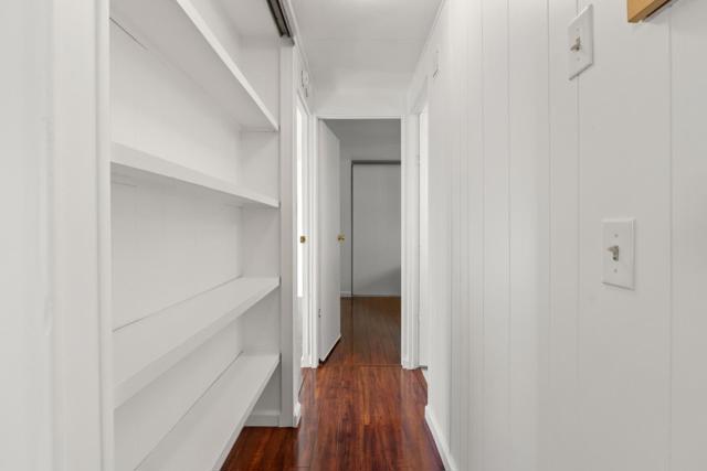 19 Dolphin Court, Half Moon Bay CA: https://media.crmls.org/mediaz/638b5357-7ce1-4314-b88f-a514b2d1ad29.jpg
