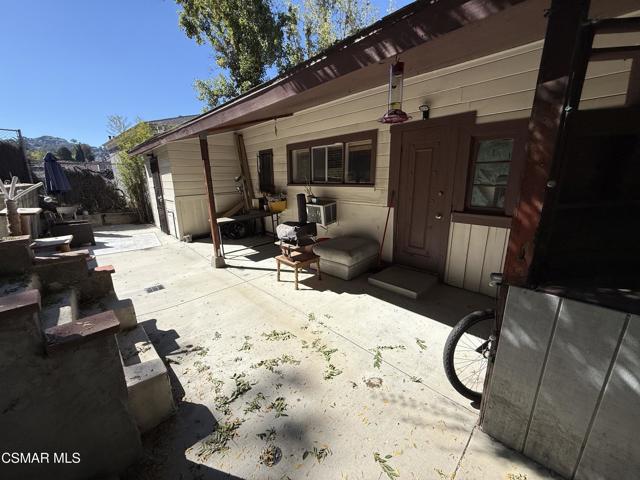 3384 Barham Boulevard, Los Angeles CA: https://media.crmls.org/mediaz/638b5490-8626-4fb0-b596-caa6605821d1.jpg