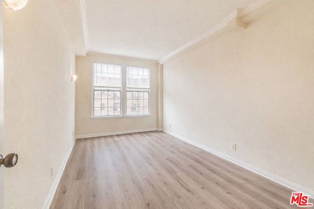 5640 Franklin Avenue, Los Angeles CA: https://media.crmls.org/mediaz/638b6820-e6bc-4f42-b4f1-bea5e74d257d.jpg