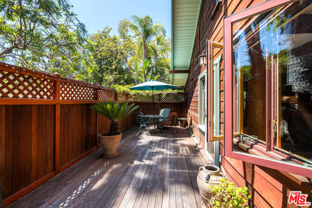 454 E Rustic Road, Santa Monica CA: https://media.crmls.org/mediaz/638b8564-13ce-4230-aceb-6f51720a4026.jpg
