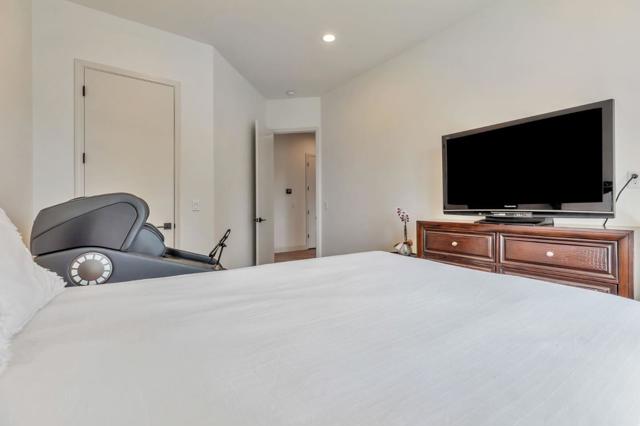 10055 Foothill Avenue, Gilroy CA: https://media.crmls.org/mediaz/638b8f93-3c8e-4736-98df-cb1373df1518.jpg