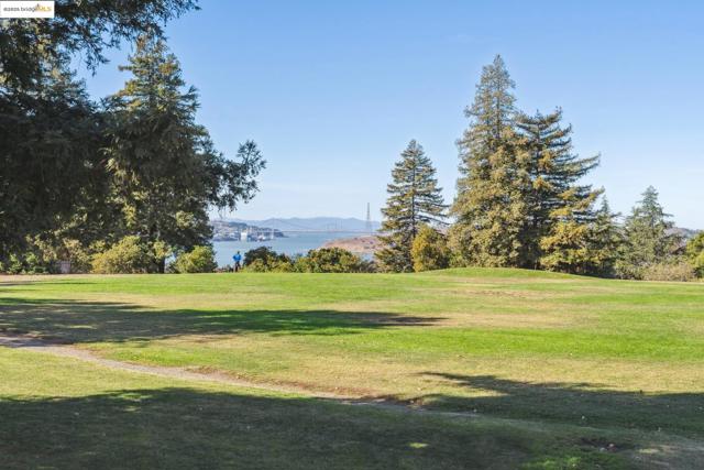 1893 Shirley Dr, Benicia CA: https://media.crmls.org/mediaz/638be8ab-9d7a-4f2b-b3d7-edd6d1902033.jpg