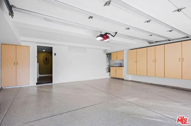 2584 Bungalow Place, Corona del Mar CA: https://media.crmls.org/mediaz/638c18ea-0770-40f0-ab94-26d84952ac93.jpg