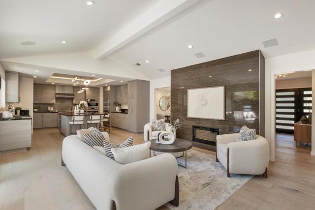 34 Carriage Court, Los Altos CA: https://media.crmls.org/mediaz/638c929c-c2ed-45a1-b51c-875969689cc0.jpg