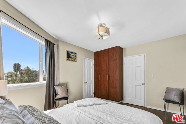 11670 W Sunset Boulevard, Los Angeles CA: https://media.crmls.org/mediaz/638d0db3-fd24-4e1c-8b92-b1fae00c3422.jpg