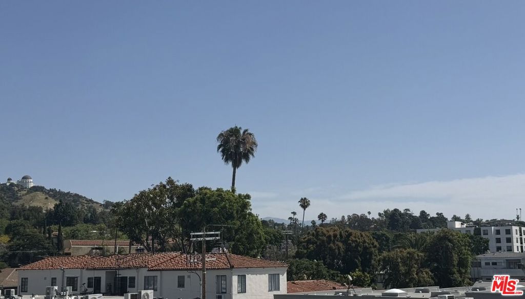 https://media.crmls.org/mediaz/638d108e-8ae7-41e5-bd1a-ba733f8eddc5.jpg?preset=X-Large