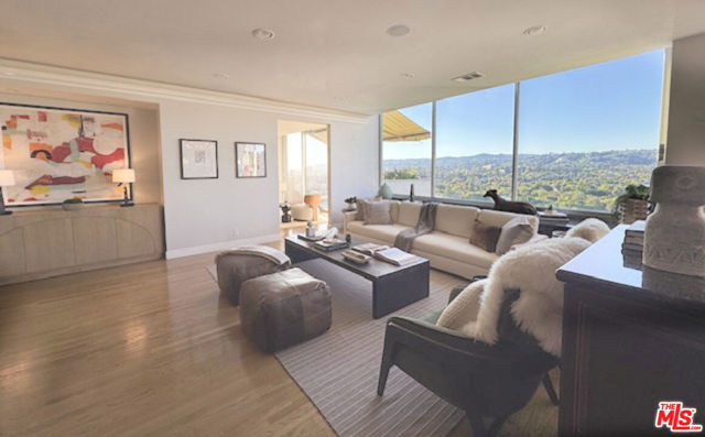 865 Comstock Avenue, Los Angeles CA: https://media.crmls.org/mediaz/638d8521-7834-4257-a0ab-fbbd59b9223c.jpg