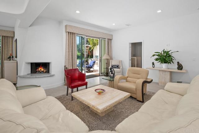 1203 Caminito Graciela, Encinitas CA: https://media.crmls.org/mediaz/638dc0fc-1583-42f2-aca9-3170fb8b997c.jpg