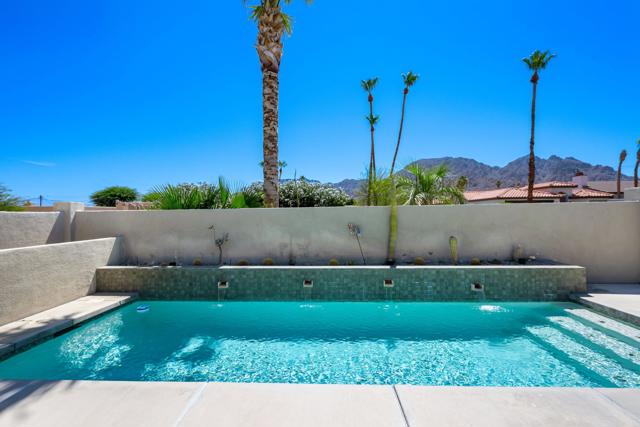 54385 Avenida Madero, La Quinta CA: https://media.crmls.org/mediaz/638e0e8f-7895-4280-8790-69cac5d34057.jpg