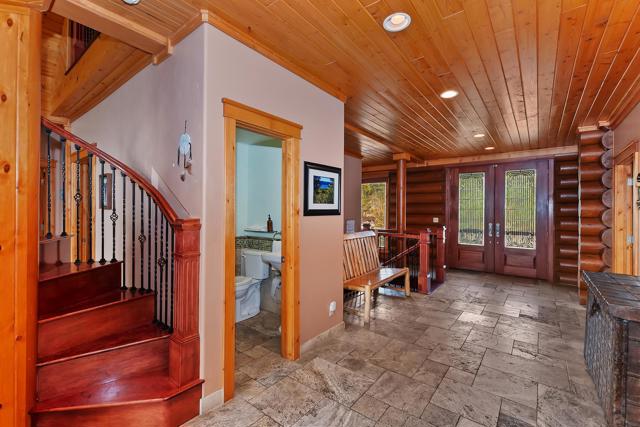 42400 Eagle Ridge, Big Bear CA: https://media.crmls.org/mediaz/638e5ccc-a43f-4301-b6e4-699406a67502.jpg