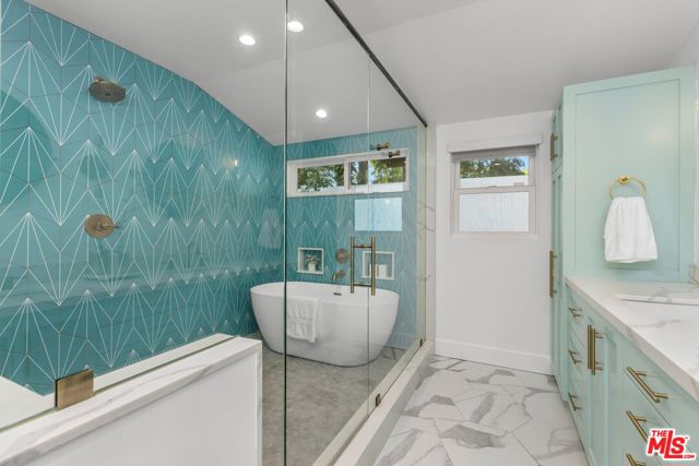 5200 Del Moreno Drive, Woodland Hills CA: https://media.crmls.org/mediaz/638f4878-6b57-4044-ab73-b9e961564f40.jpg