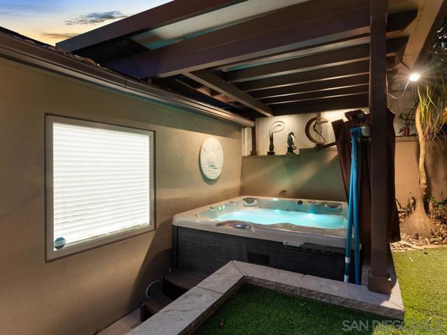 3435 Dickens, San Diego CA: https://media.crmls.org/mediaz/638f54dc-6f51-464e-82df-12f4e89a4d86.jpg