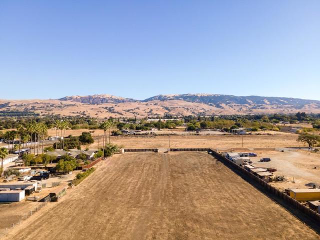 13705 Sycamore Avenue, San Martin CA: https://media.crmls.org/mediaz/638f5a6a-cd48-47c1-8a7f-3844cd7c6d86.jpg