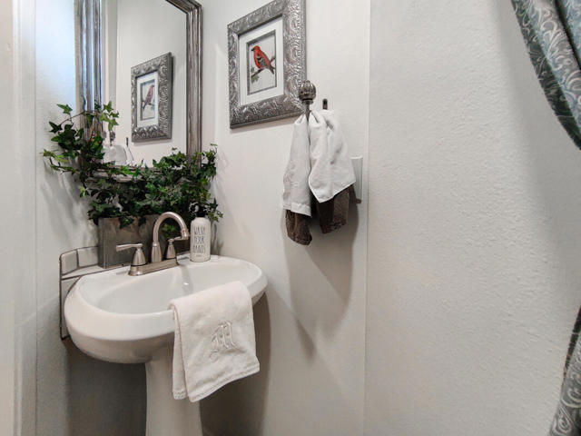 52775 Avenida Bermudas, La Quinta CA: https://media.crmls.org/mediaz/638f98b1-8615-4078-b5d6-23df31143929.jpg