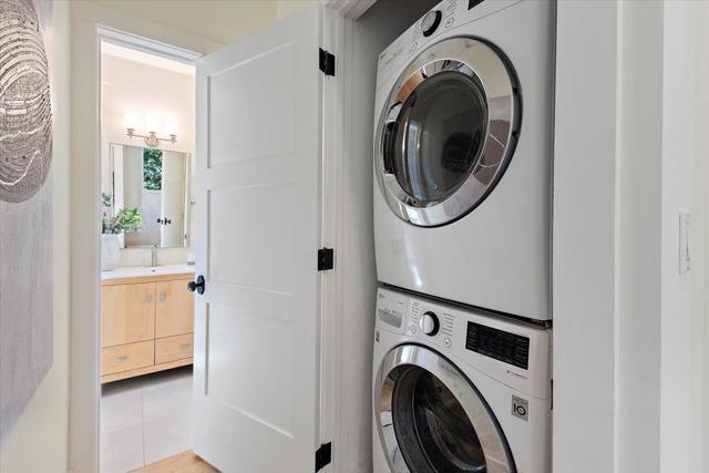 900 Roble Avenue, Menlo Park CA: https://media.crmls.org/mediaz/639025c3-9d62-41ee-96ae-2c19d44ccafc.jpg