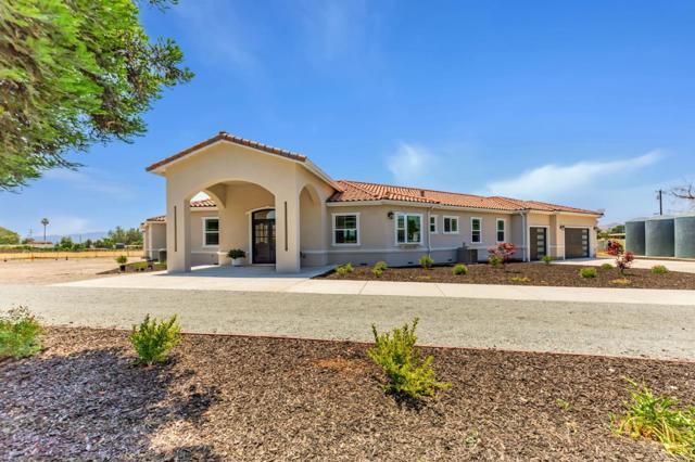 10055 Foothill Avenue, Gilroy CA: https://media.crmls.org/mediaz/63904aa8-0cad-4032-826c-471855ab83f7.jpg