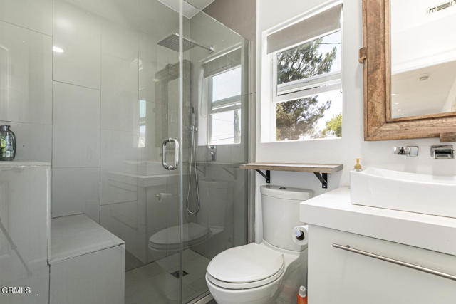 Detail Gallery Image 11 of 30 For 10609 Fernglen Ave, Tujunga,  CA 91042 - 2 Beds | 1 Baths