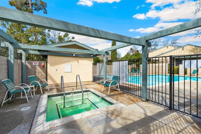 8069 Caminito Gianna, La Jolla CA: https://media.crmls.org/mediaz/6391ad75-0765-4d9e-811d-4482b7dc08cd.jpg