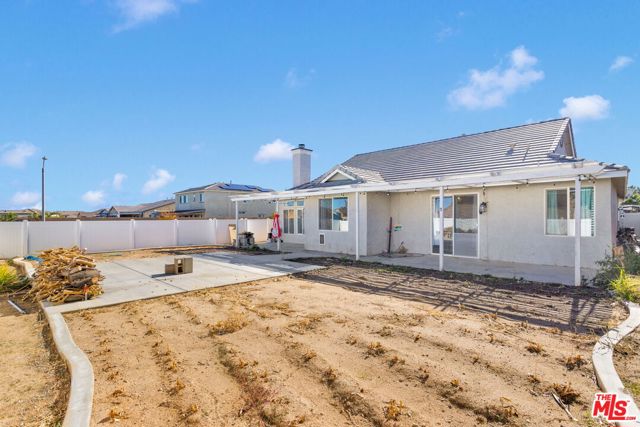 13292 Via Del Lago, Victorville CA: https://media.crmls.org/mediaz/6391b25e-36eb-48ab-9ecc-9285344620f0.jpg