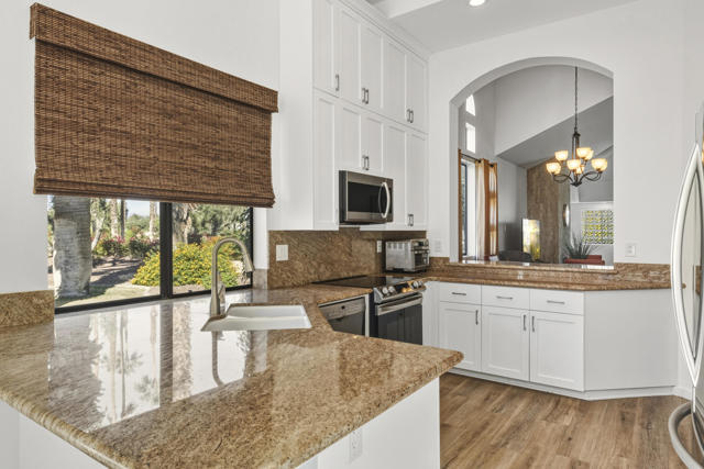 110 Celano Circle, Palm Desert CA: https://media.crmls.org/mediaz/63920c78-2fd8-4996-b866-96c8a5865d1e.jpg