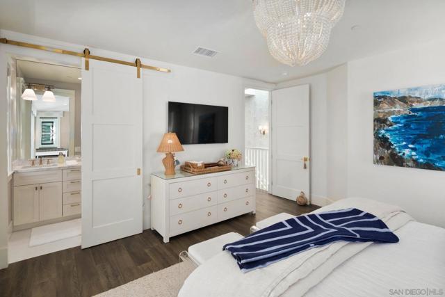 552 G Avenue, Coronado CA: https://media.crmls.org/mediaz/63925f84-2629-471f-a800-156576607443.jpg