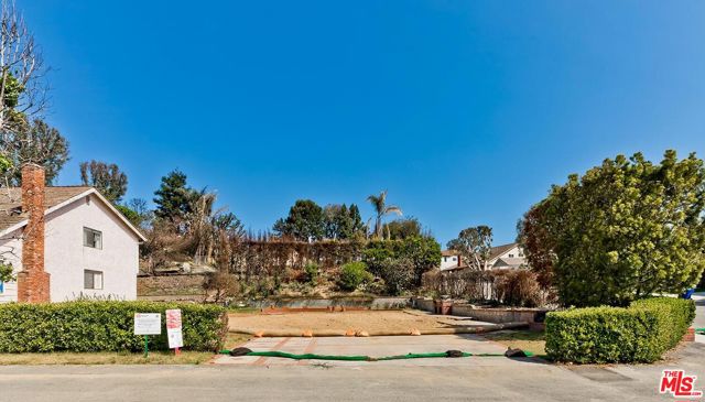 17177 Avenida De La Herradura, Pacific Palisades CA: https://media.crmls.org/mediaz/6392945d-5671-41a0-885e-54bf0a10e876.jpg