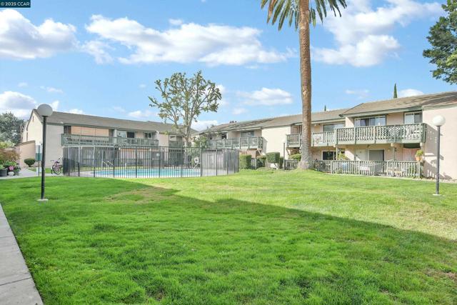 4888 Clayton Rd, Concord CA: https://media.crmls.org/mediaz/6392d528-27c4-459b-a667-4bea84ee1e81.jpg