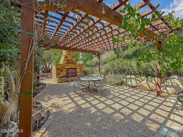 31145 Lobo Vista Road, Agoura Hills CA: https://media.crmls.org/mediaz/6392ecb4-dd78-421e-a916-bb2081e17af7.jpg
