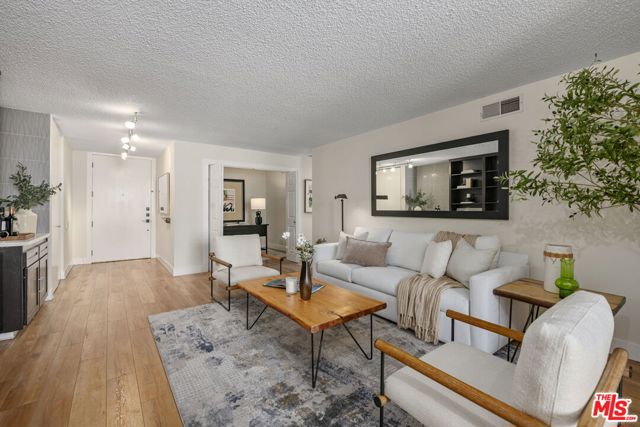 10751 Wilshire Boulevard, Los Angeles CA: https://media.crmls.org/mediaz/63938226-4633-4e1d-86cf-2e0b6bd45ebe.jpg